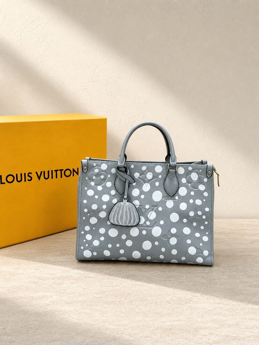 OnTheGo MM Carryall Tote | Louis Vuitton x Yayoi Kusama